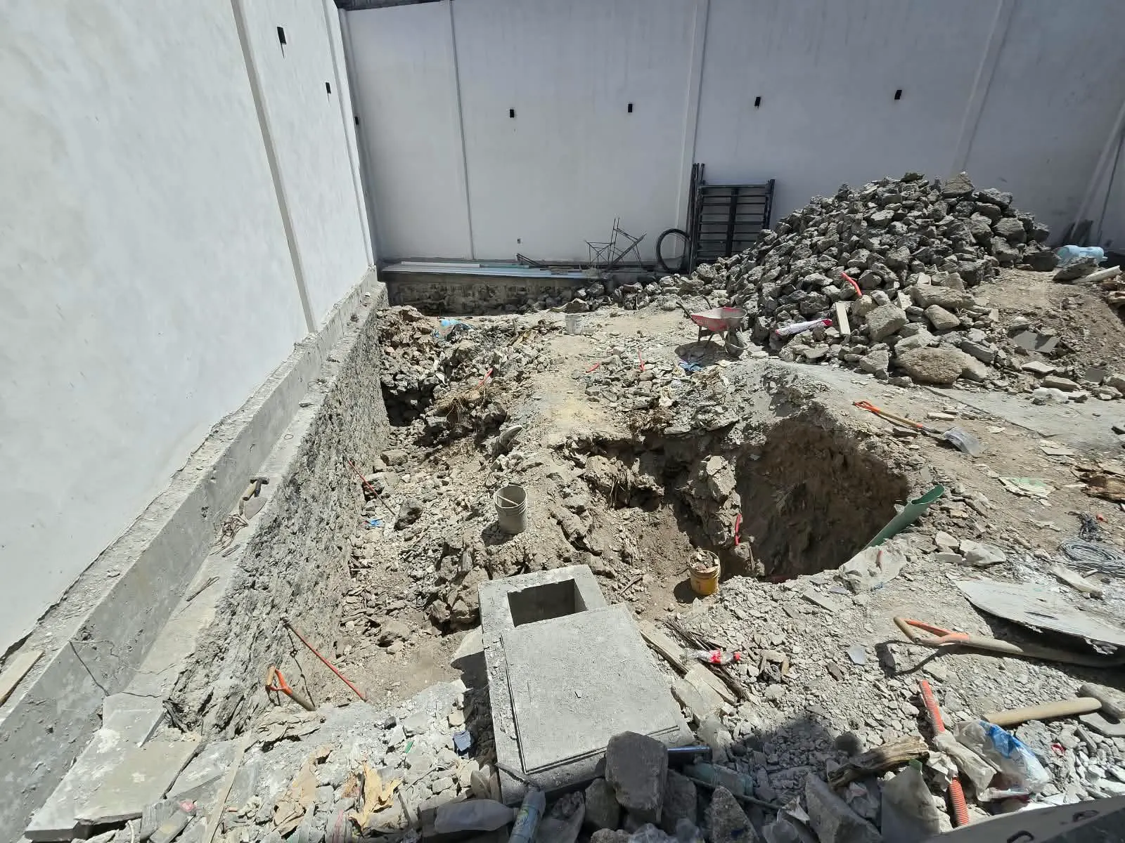 Obra de alberca e instalaciones exteriores